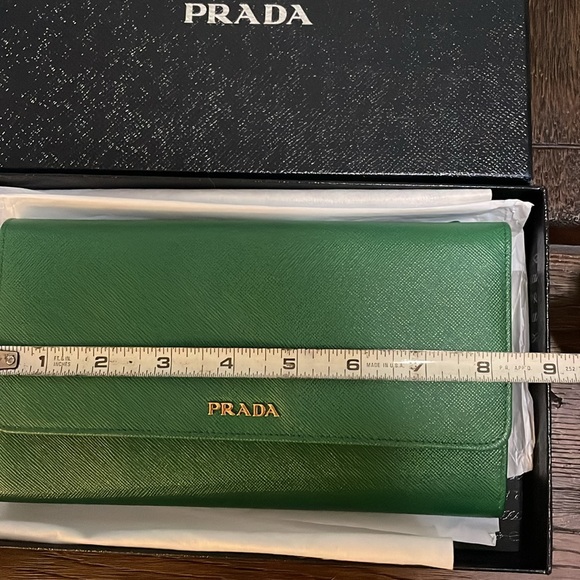 Authentic Prada Wallet . Brand new in Box. Can be used as wallet on a chain. - Picture 6 of 7